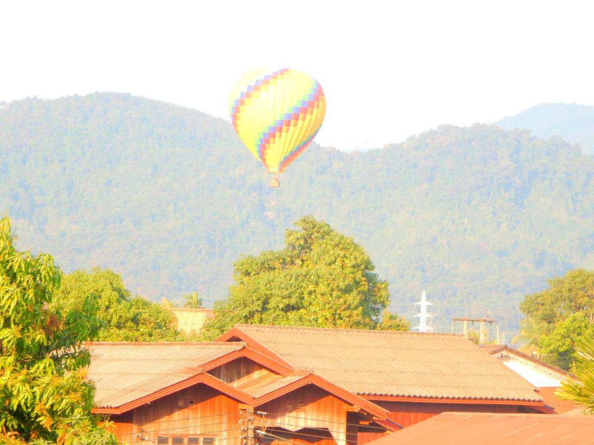 Vang Vieng Camellia Hotel Екстер'єр фото